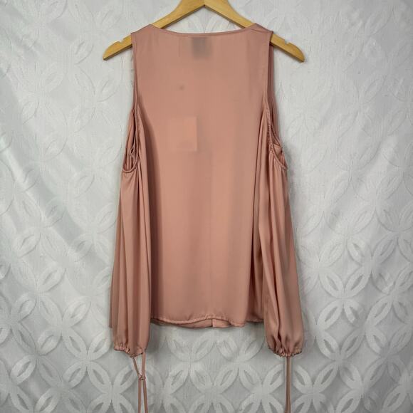 L'ACADEMIE Cold Shoulder Long Sleeve V Neck Blush Top Size M NWT $139 - Picture 7 of 9